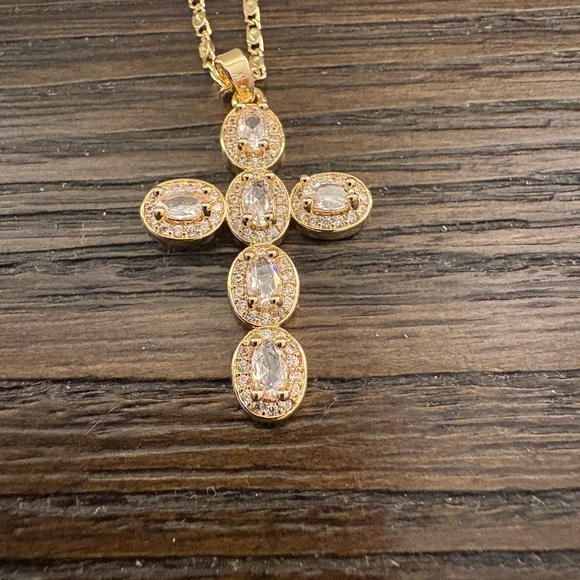 NEW Gemelli rhinestone cross gold necklace - Picture 3 of 4